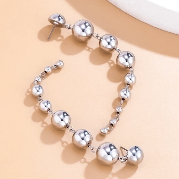 ⚜️[𝟯/$𝟯𝟴]⚜️Long Silver Ball Drop Earrings NEW - Picture 4 of 7